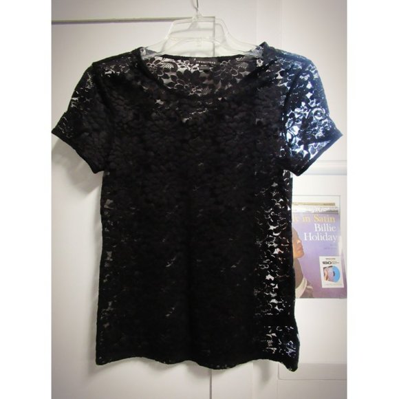 Forever 21 Black Floral Lace Top Size M - Picture 4 of 13